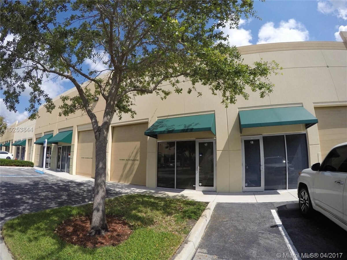 2950 Glades Cir, Weston, FL 33327