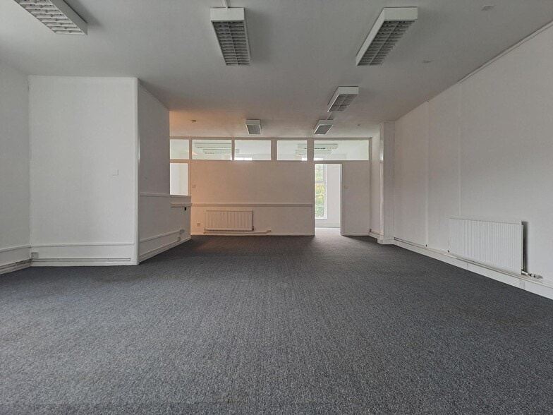 8A Church Rd, Welwyn Garden City for lease - Building Photo - Image 2 of 9