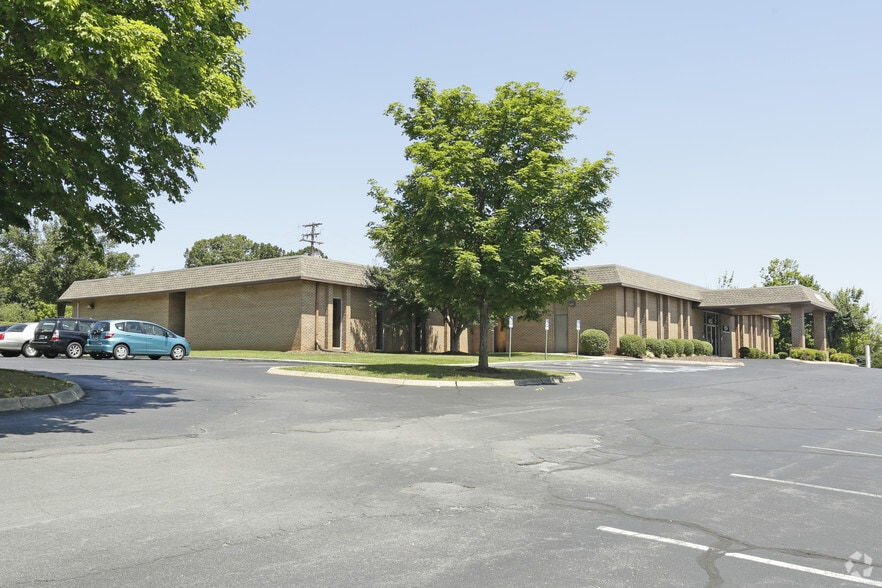 403 Princeton Rd, Johnson City, TN for lease - Building Photo - Image 2 of 3