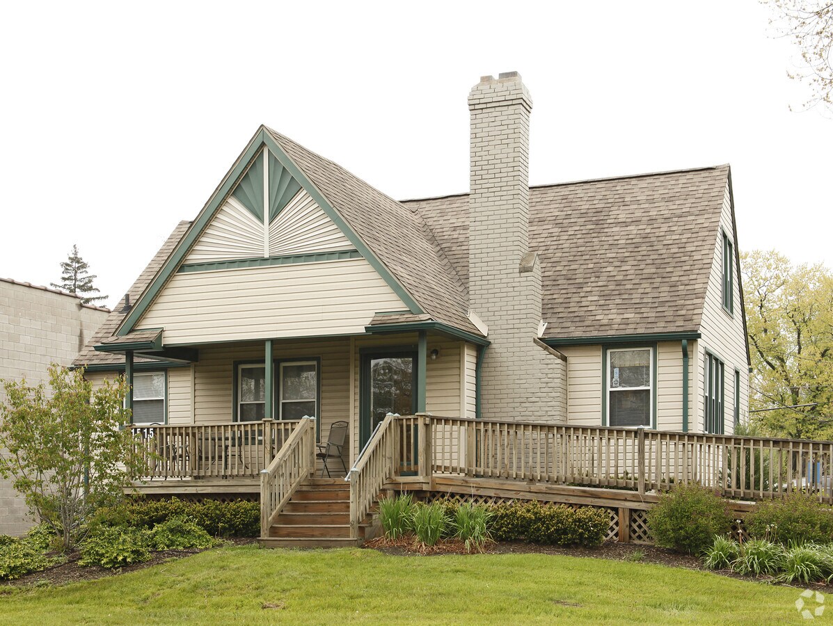 1515 S Wayne Rd, Westland, MI 48186