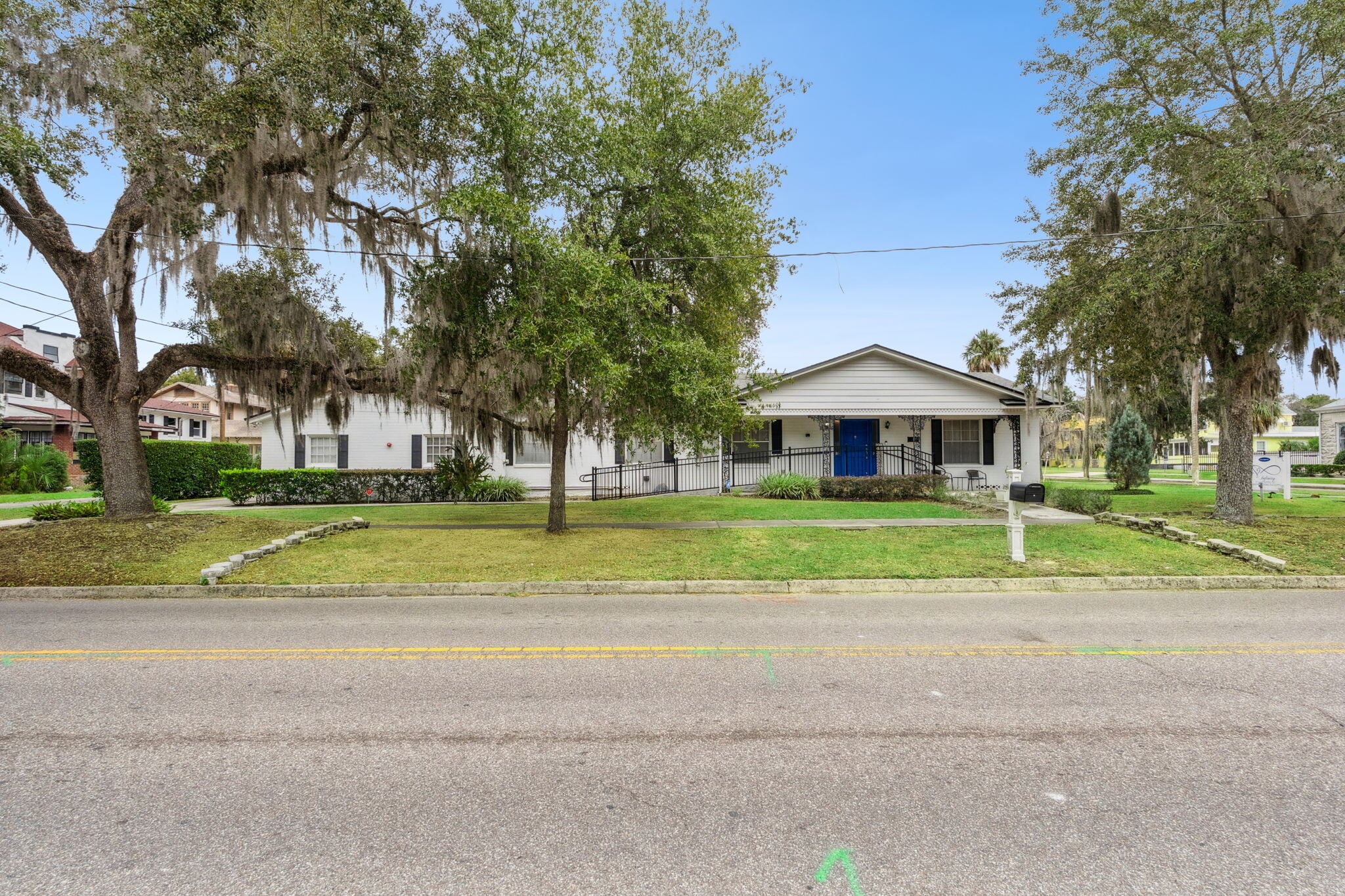 27 S Center St, Eustis, FL for sale Primary Photo- Image 1 of 41