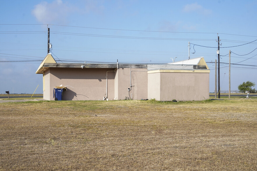 9602 Leopard St, Corpus Christi, TX for lease - Building Photo - Image 2 of 7