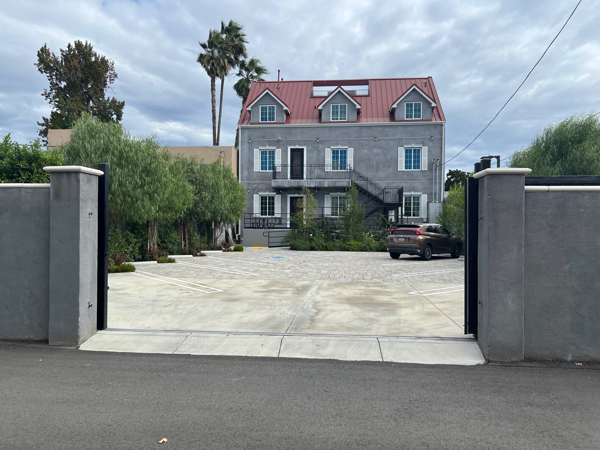 7053 Owensmouth Ave, Canoga Park, CA for lease Interior Photo- Image 1 of 19