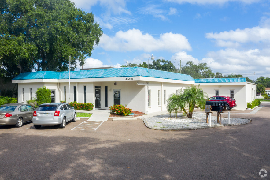 4509 Bee Ridge Rd, Sarasota, FL for sale - Building Photo - Image 1 of 1