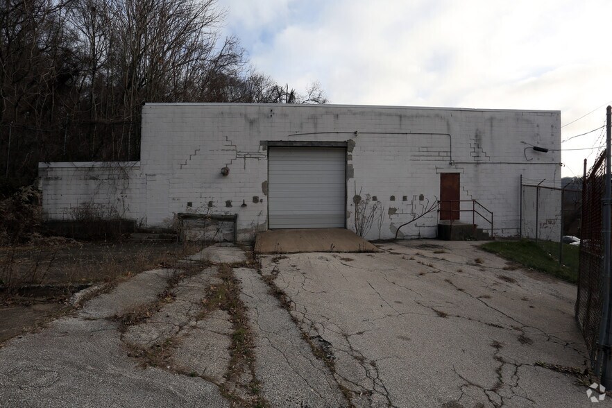 1010 Matsonford Rd, Conshohocken, PA for lease - Building Photo - Image 3 of 4