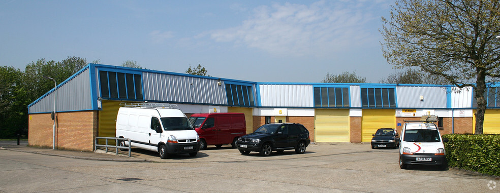 Josselin Rd, Basildon for lease - Primary Photo - Image 1 of 8