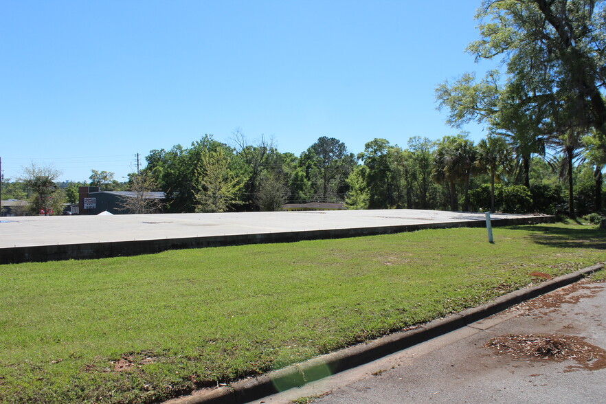 1725 Capital Cir NE, Tallahassee, FL for sale - Building Photo - Image 2 of 17