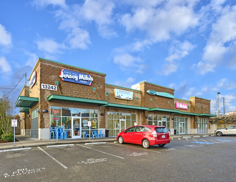 13242 Aurora Ave N, Seattle, WA for lease - Primary Photo - Image 1 of 7