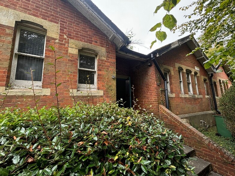 Station Rd, Dorking for sale - Building Photo - Image 1 of 1