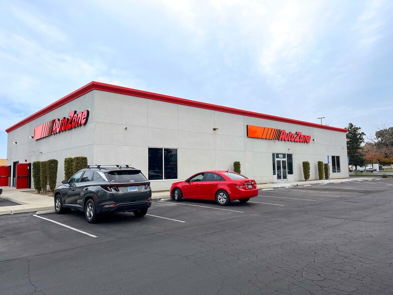 1125 Olive Dr, Bakersfield, CA for sale - Building Photo - Image 1 of 3