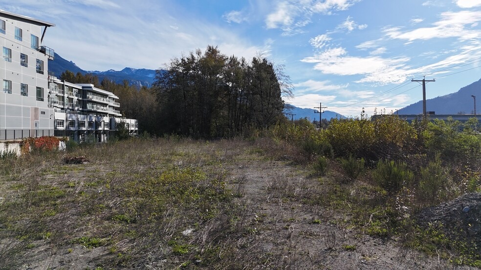 39660 Government Rd, Squamish, BC for sale - Primary Photo - Image 1 of 8