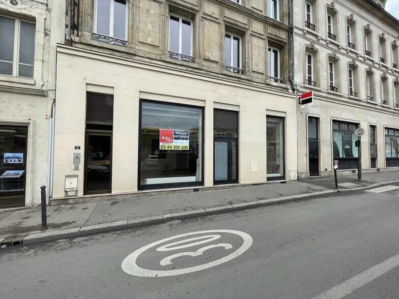 Retail in Compiègne for lease - Building Photo - Image 1 of 5
