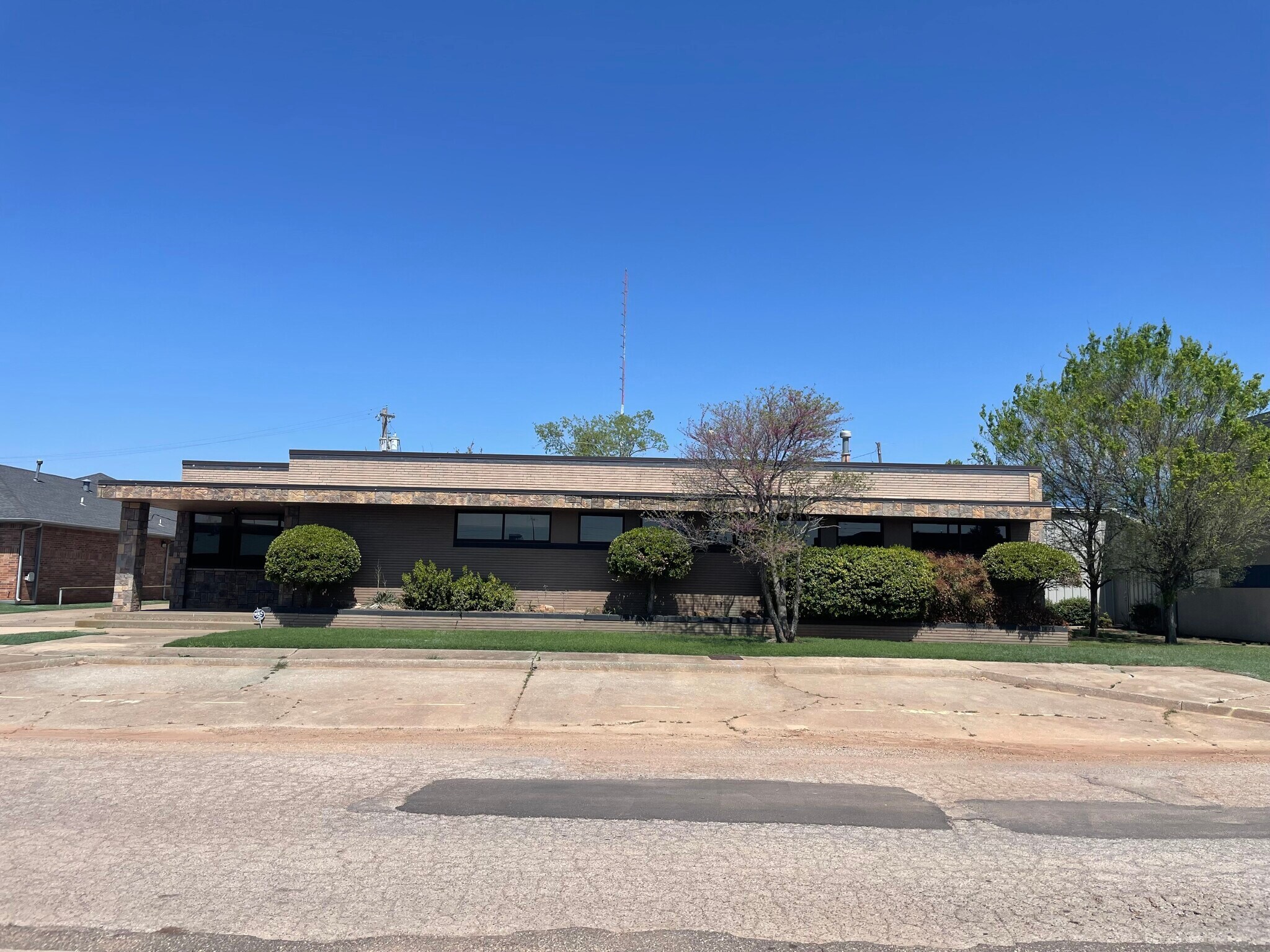 111 NE 26th St, Oklahoma City, OK for lease Building Photo- Image 1 of 25