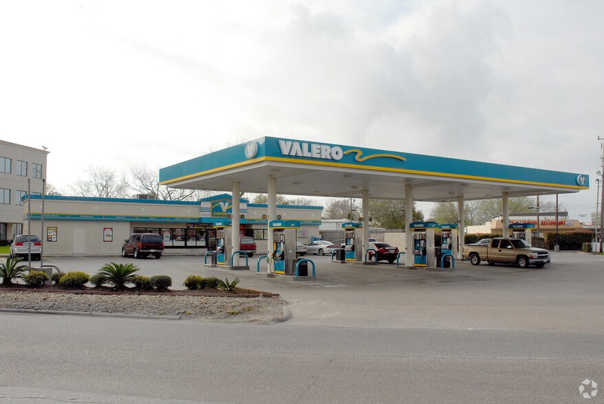 10302 East Fwy, Houston, TX for sale - Primary Photo - Image 1 of 1