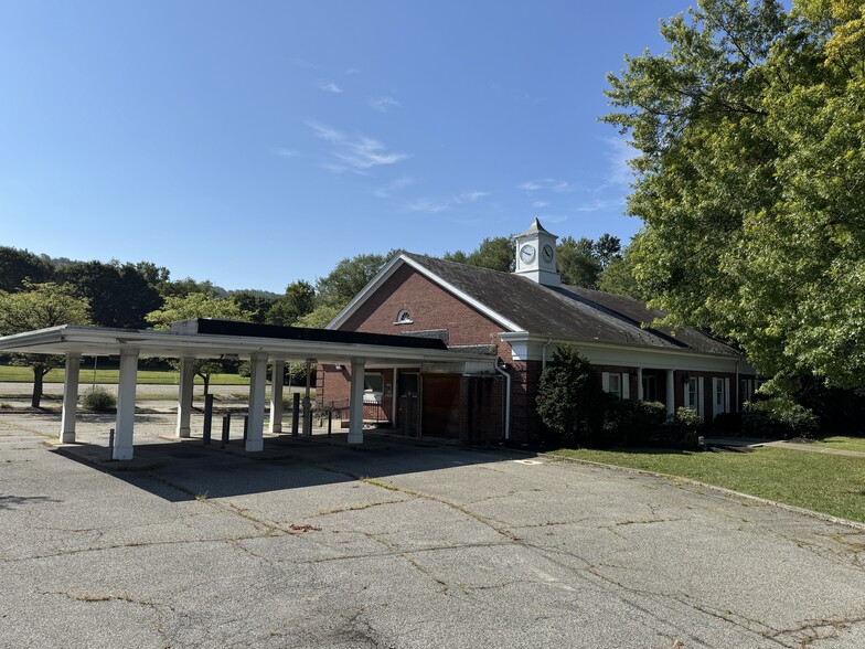 155 Main St, Bloomsbury, NJ for lease - Building Photo - Image 2 of 8