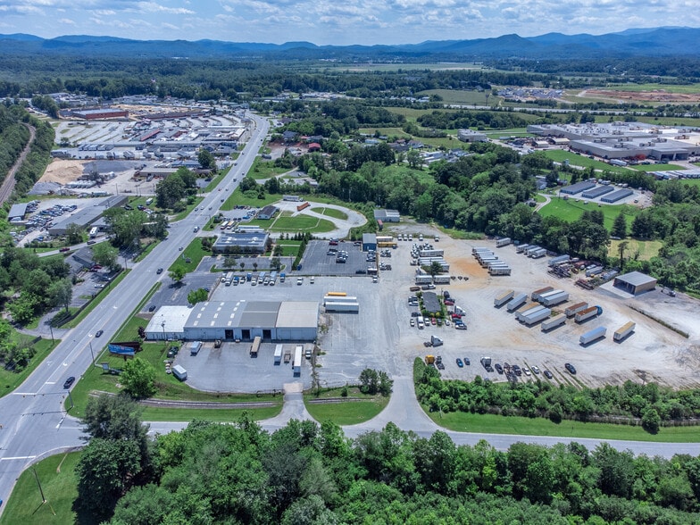 5077 Hendersonville Rd, Fletcher, NC for lease - Building Photo - Image 3 of 7