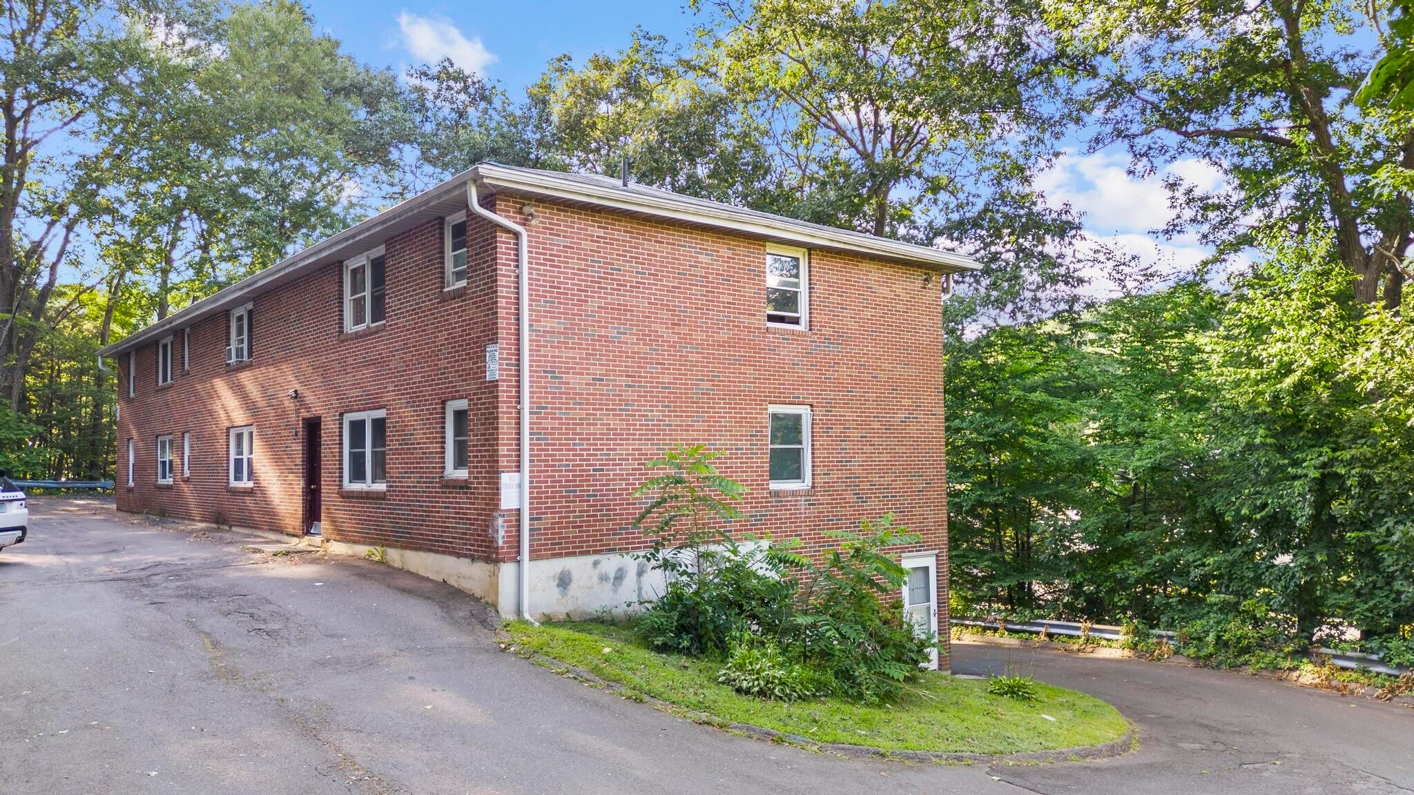 451 Divinity St, Bristol, CT for sale Primary Photo- Image 1 of 16