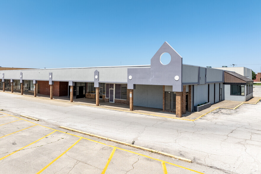 229 Mattis Ave, Champaign, IL for lease - Building Photo - Image 3 of 7