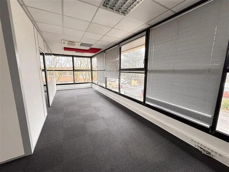 Office in Lognes for lease - Interior Photo - Image 2 of 4