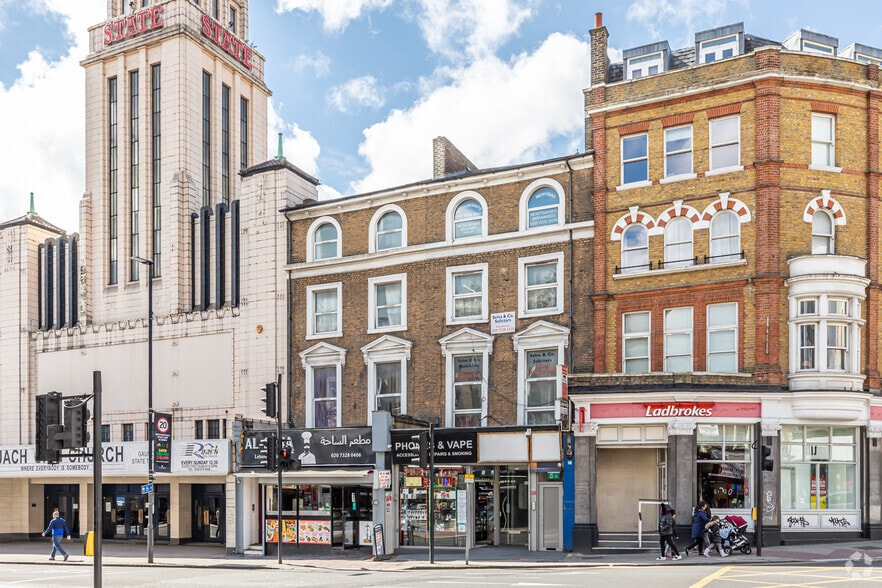 203 Kilburn High Rd, London for lease - Primary Photo - Image 1 of 3
