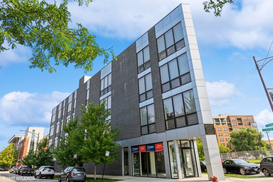 943 N Crosby St, Chicago, IL for lease - Building Photo - Image 1 of 12