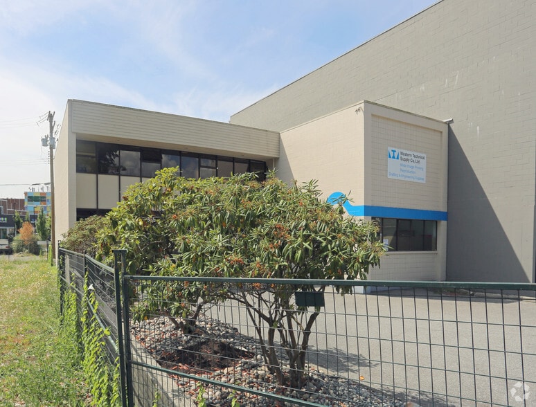 843 15th St, North Vancouver, BC for lease - Building Photo - Image 2 of 4