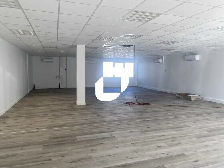 Office in Canéjan for lease - Interior Photo - Image 2 of 14