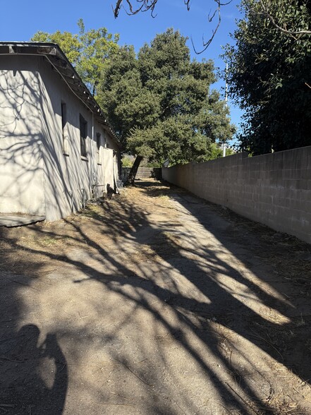 13241 Bradley Ave, Sylmar, CA for lease - Building Photo - Image 3 of 13