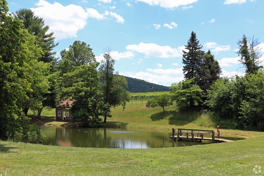 11990 Harpers Ferry Rd, Purcellville, VA 20132