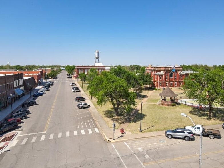 100 W 4th St, Hobart, OK for sale - Building Photo - Image 3 of 72