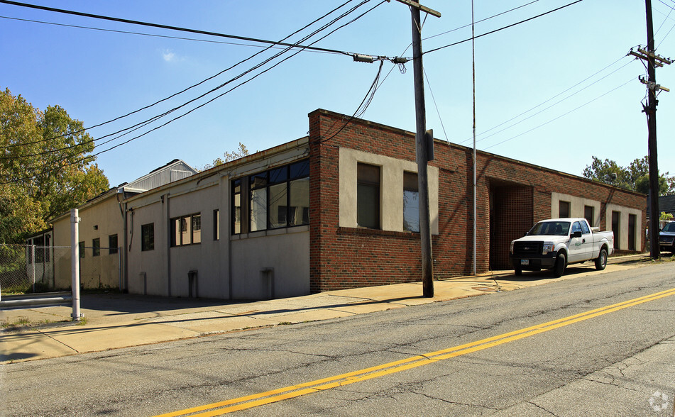 2301 Scranton Rd, Cleveland, OH for lease - Primary Photo - Image 1 of 4