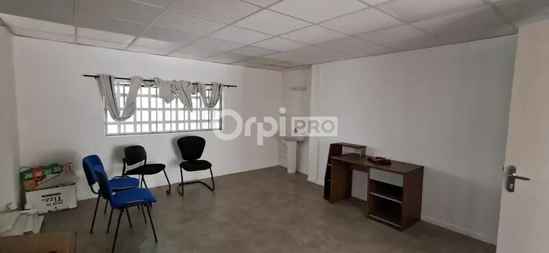 Retail in Pau for lease - Interior Photo - Image 2 of 6