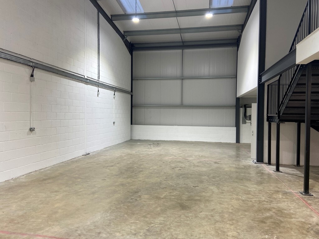 The Cmn, Fakenham for lease Interior Photo- Image 1 of 2