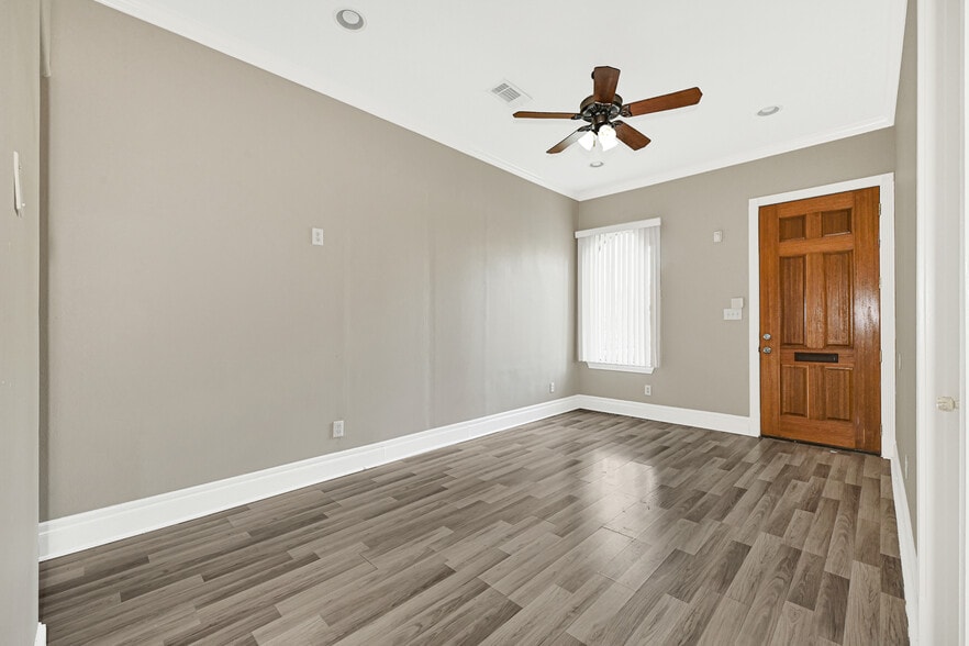 12816 Willow Centre Dr, Houston, TX for sale - Building Photo - Image 3 of 26