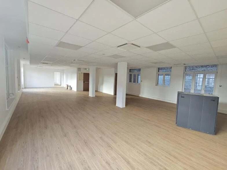 Office in Lille for lease - Interior Photo - Image 1 of 2