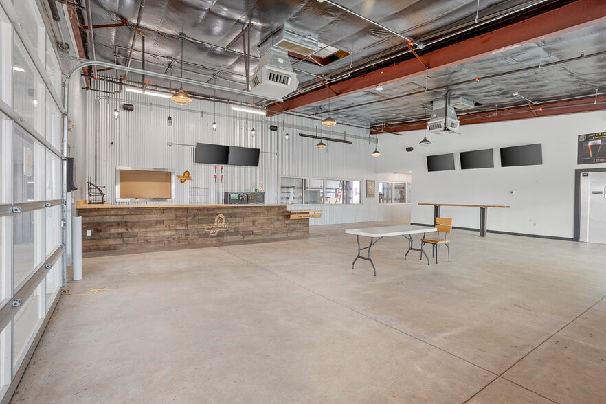 2702 Fort Worth Hwy, Hudson Oaks, TX for sale - Interior Photo - Image 3 of 28