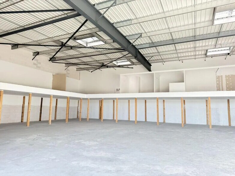 Flex in Plougoumelen for lease - Interior Photo - Image 3 of 5