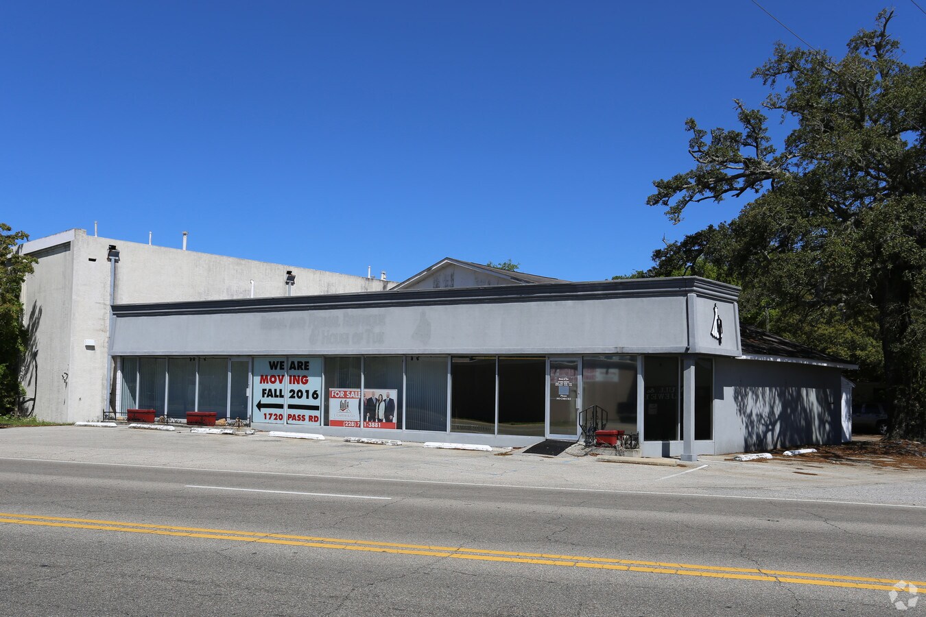 1524 Pass Rd, Gulfport, MS 39501