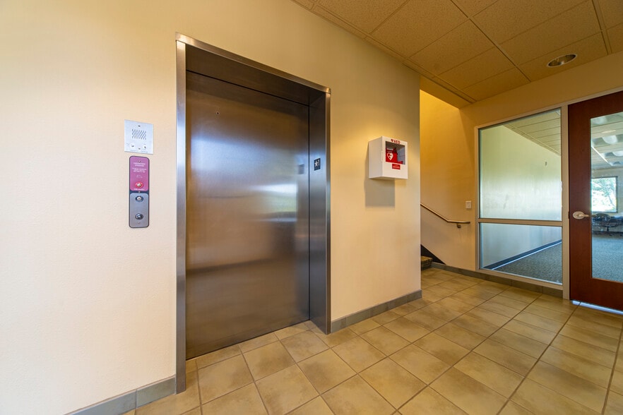 520 Hawthorne Ave SE, Salem, OR for lease - Interior Photo - Image 3 of 8