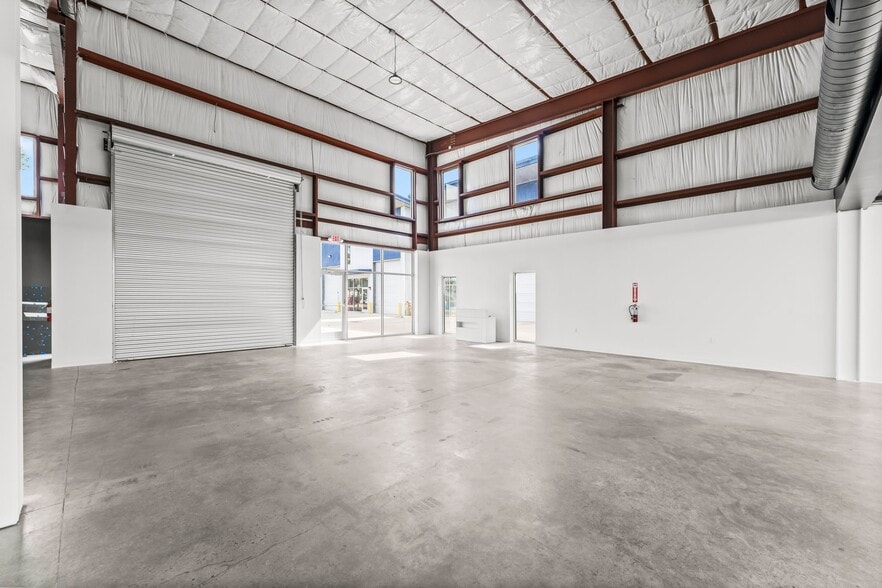 32415 Tamina Rd, Magnolia, TX for lease - Interior Photo - Image 2 of 21