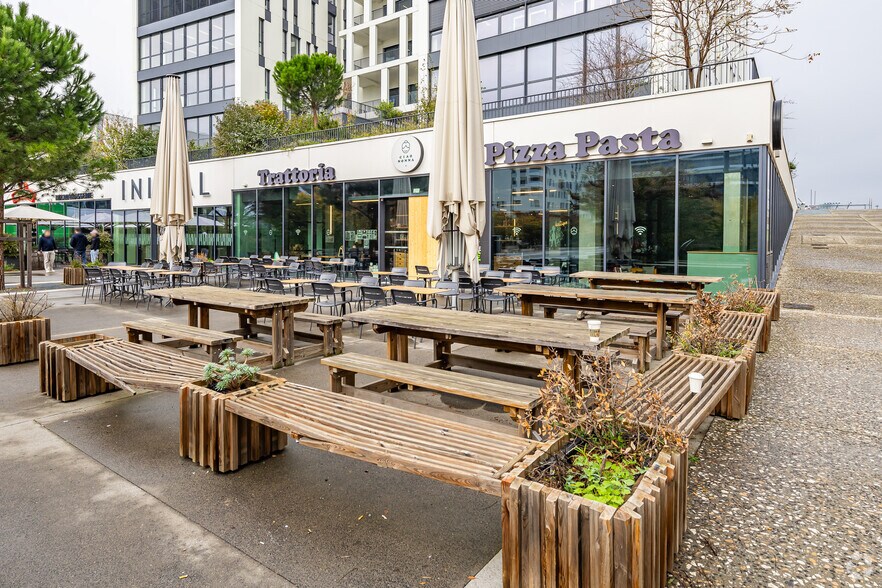 5 Rue Simone Veil, Vénissieux for sale - Building Photo - Image 3 of 20