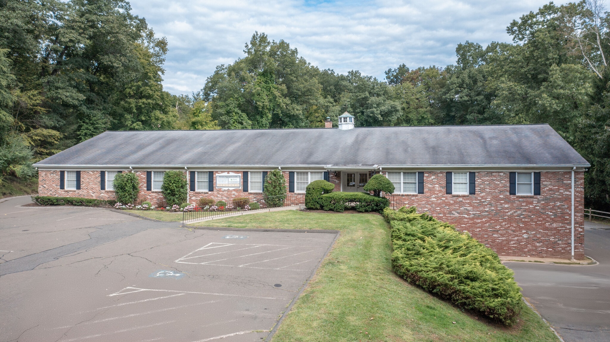 172 Mount Pleasant Rd, Newtown, CT for lease Building Photo- Image 1 of 1