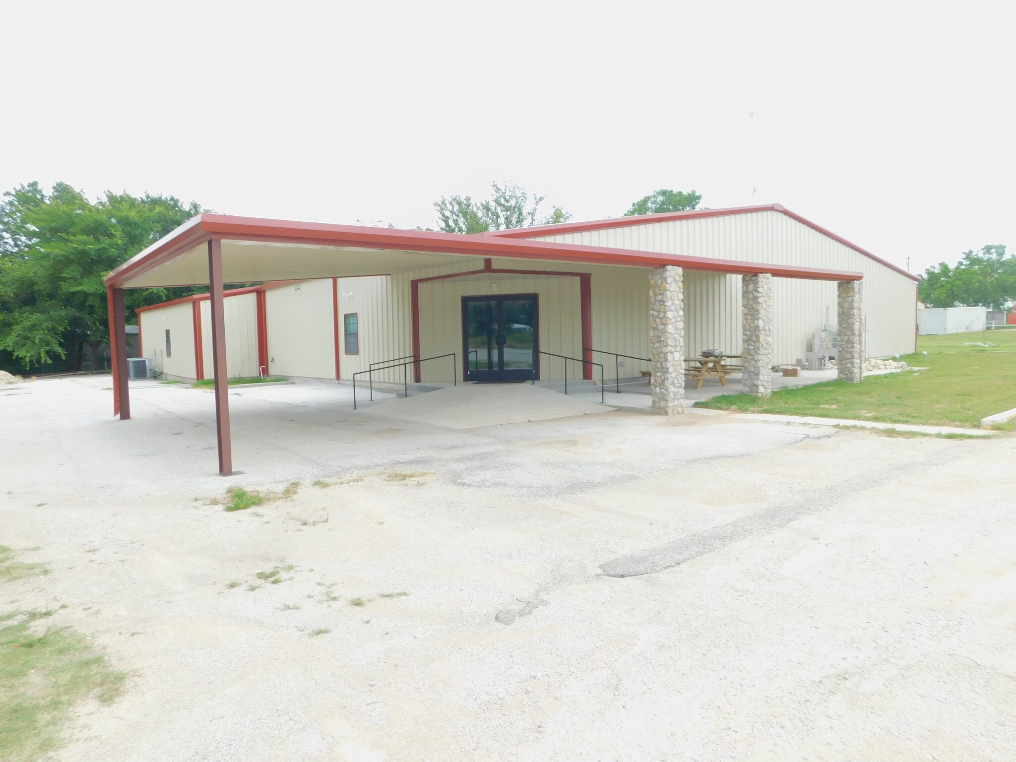 405 E Kentucky St, Chico, TX for sale Primary Photo- Image 1 of 1