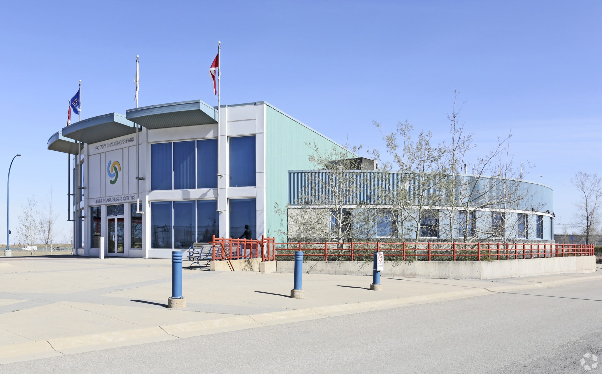 3688 48th Ave NE, Calgary, AB for sale Primary Photo- Image 1 of 1