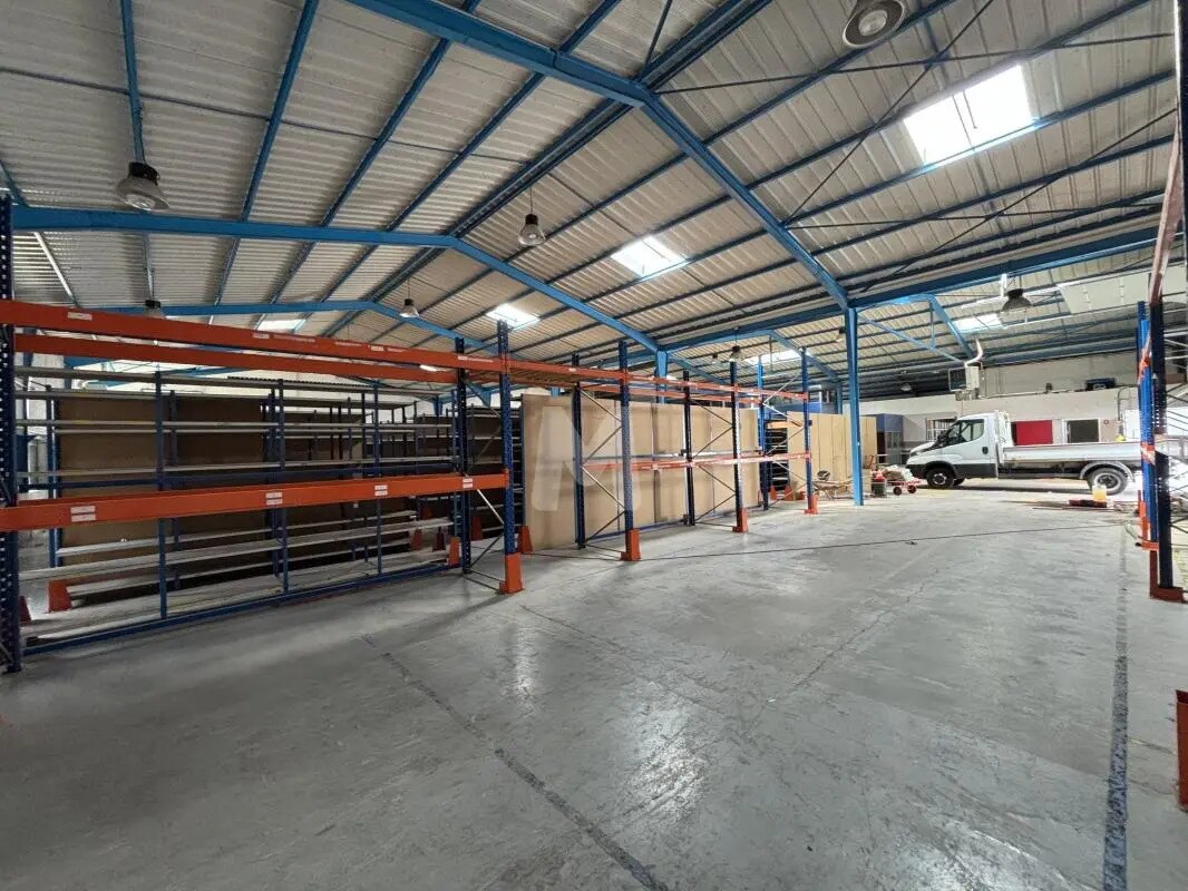 Office in Morangis for lease Building Photo- Image 1 of 12