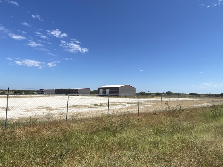 3248 N. Hwy 37 Frontage Rd., Three Rivers, TX for lease - Primary Photo - Image 2 of 9