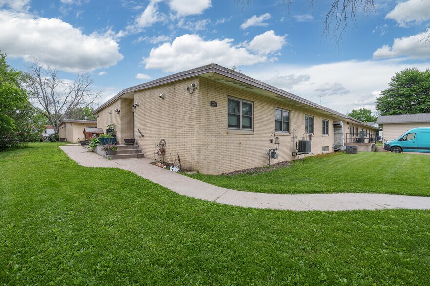 215 E Brown St, Augusta, WI for sale - Building Photo - Image 1 of 1