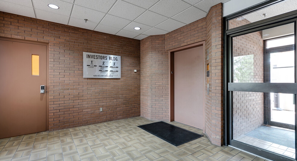 1650 Willow Lawn Dr, Richmond, VA for sale - Interior Photo - Image 2 of 19