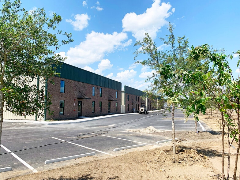 7123 Cross County Rd, North Charleston, SC for lease - Primary Photo - Image 1 of 6