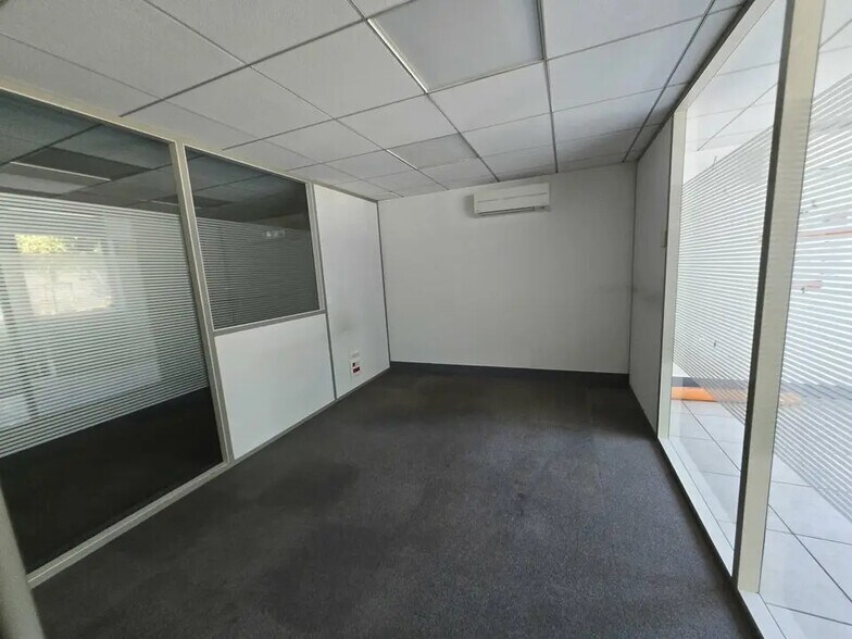 Retail in Antibes for sale - Interior Photo - Image 3 of 4